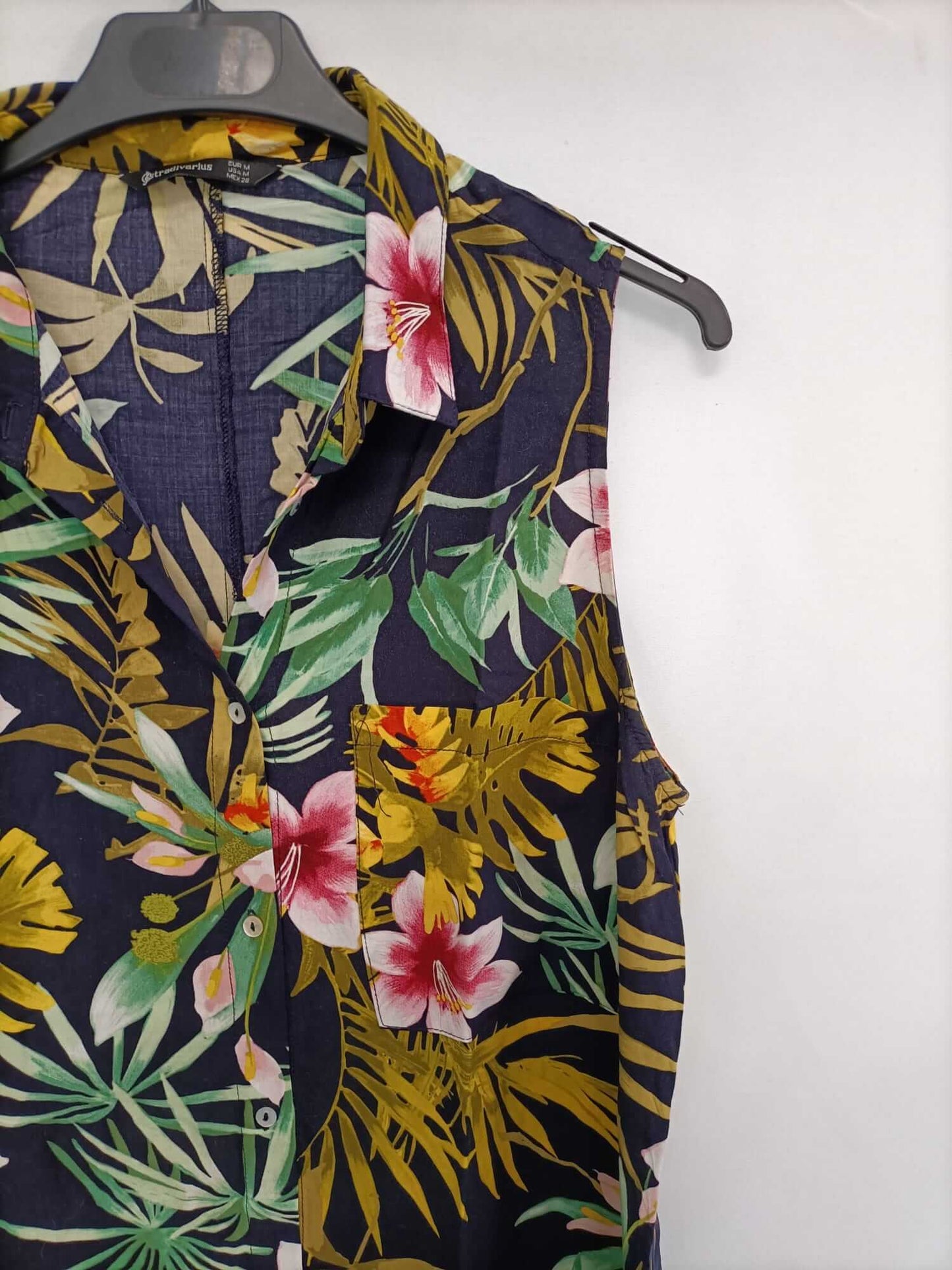 STRADIVARIUS.Vestido azul flores hawaianas T.m