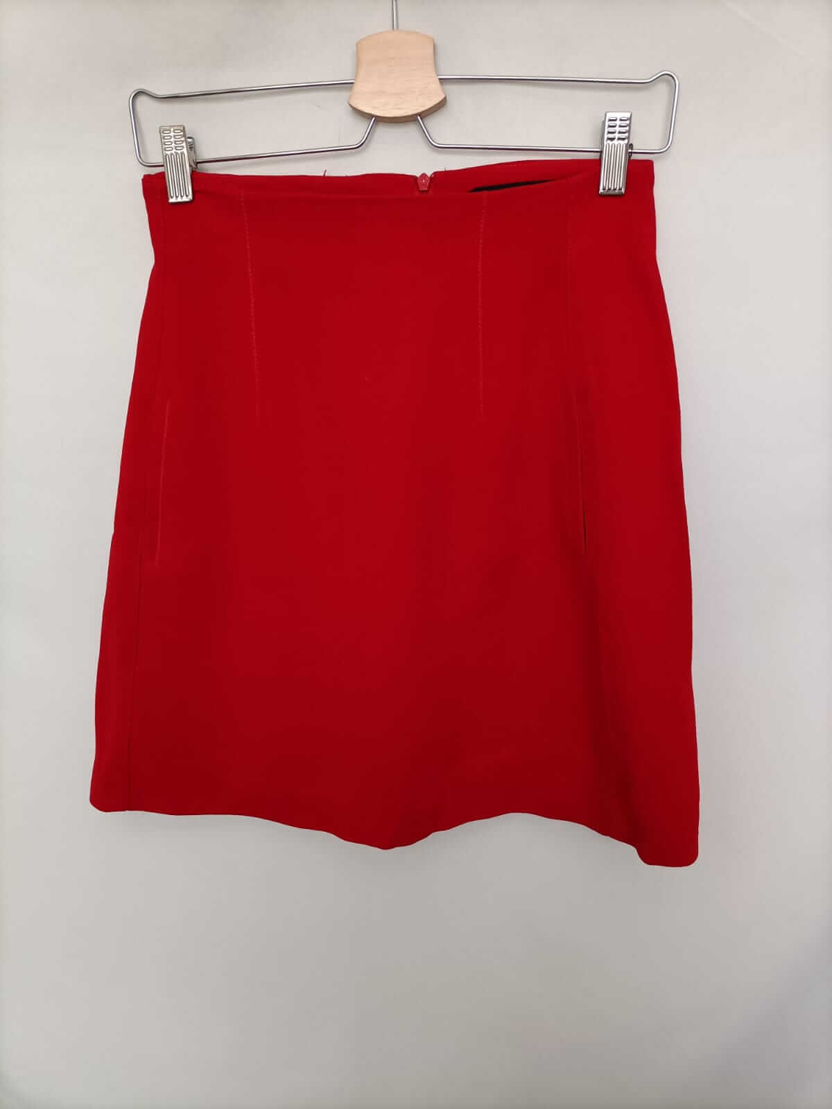 ZARA.Red skirt with seams Tm