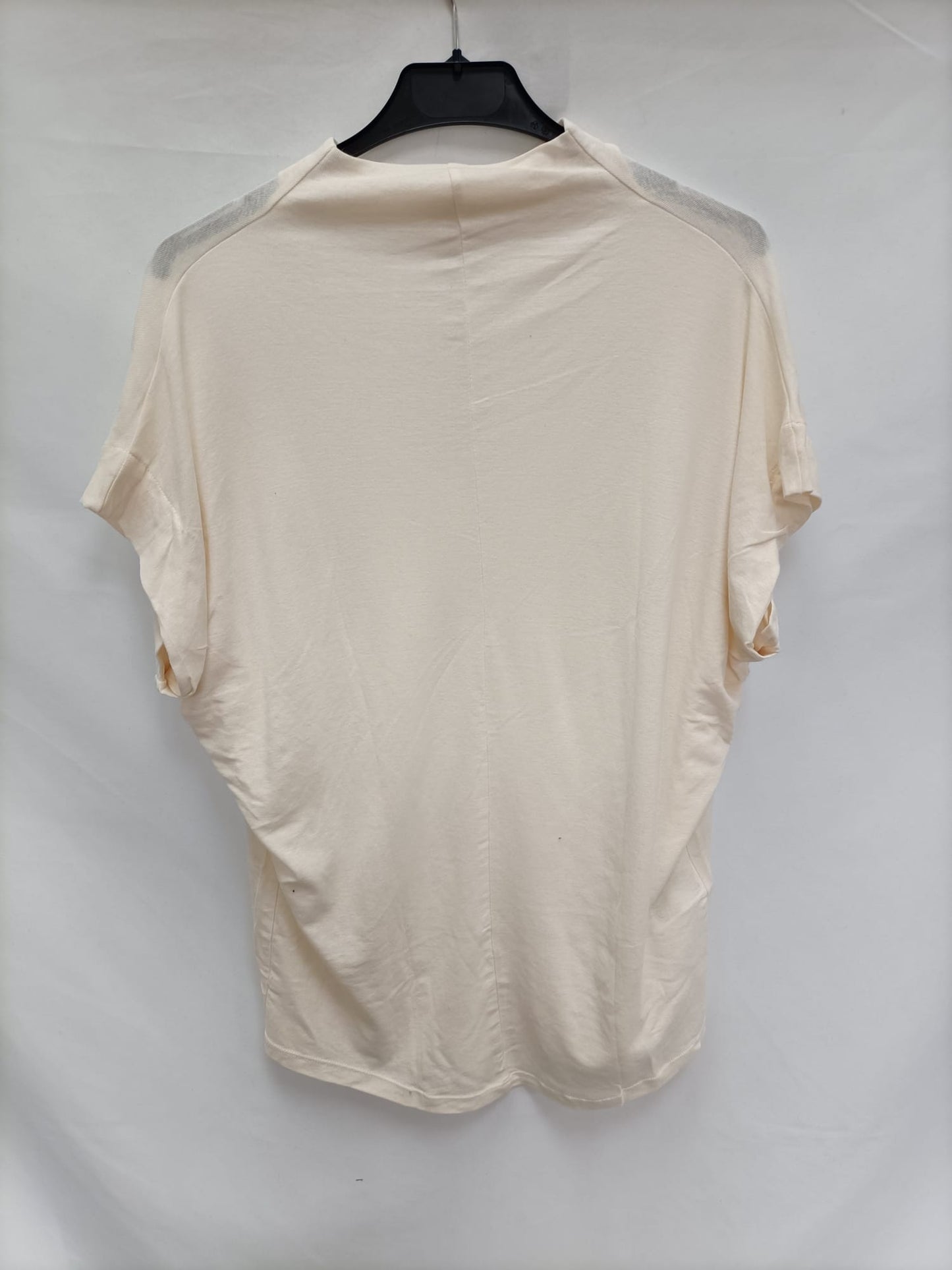MANGO.Camiseta beige oversized cuello perkins T.m