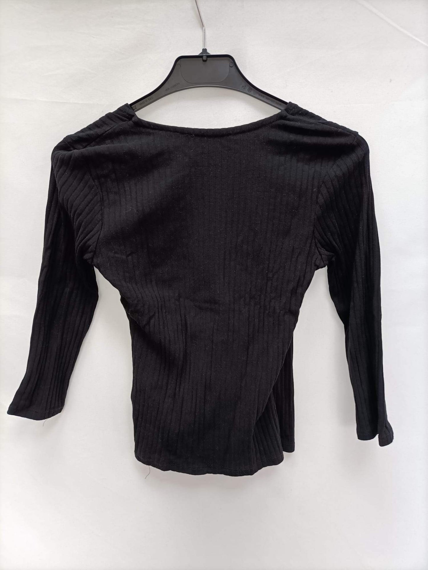 BERSHKA.Top canalé cruzado manga corta T.m