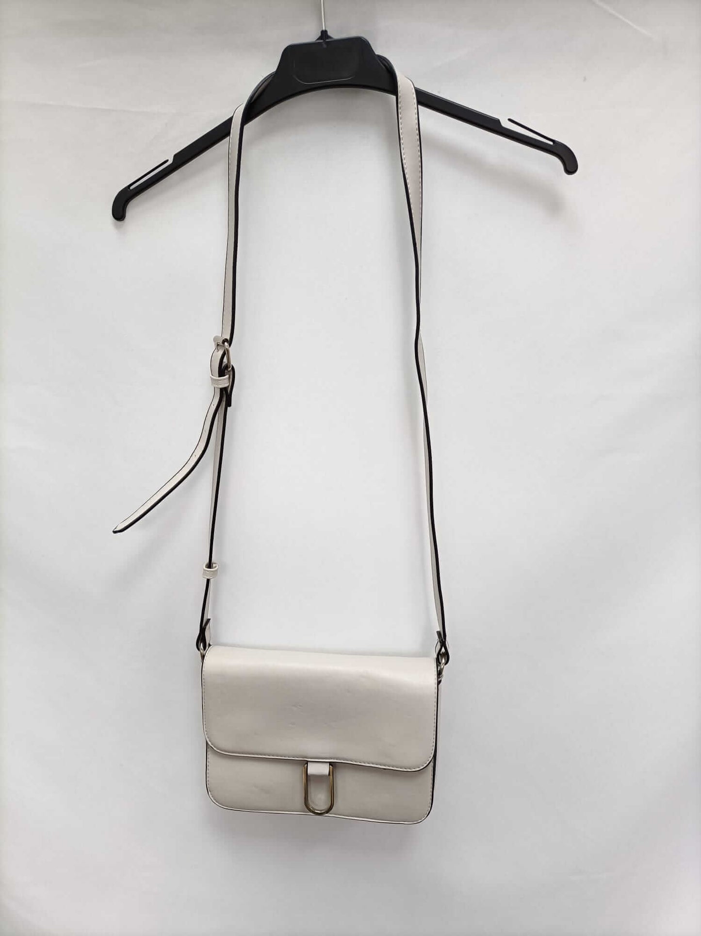 MISAKO. Greyish beige bag