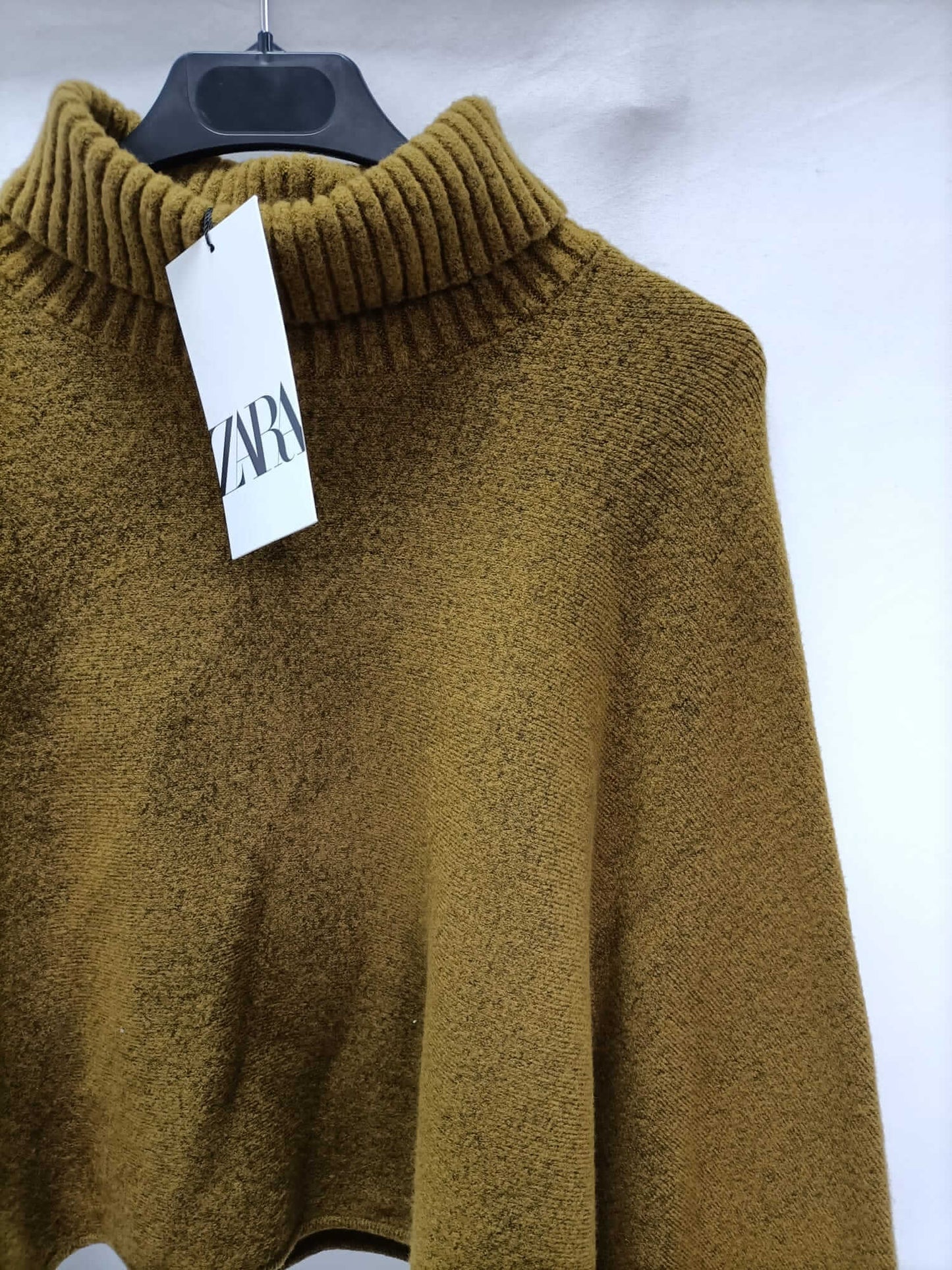 ZARA.Green hunting sweater with Perkins collar Ts