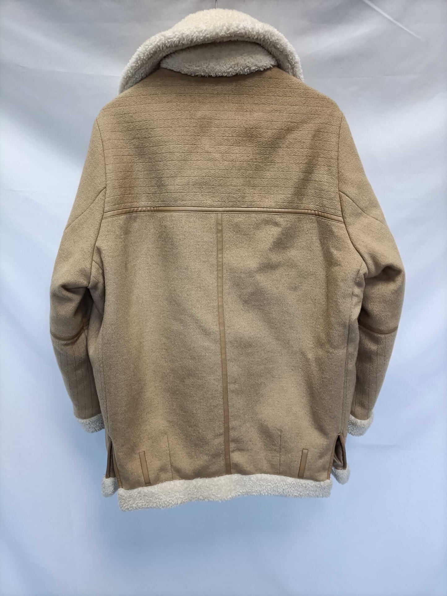 ZARA.Abrigo beige borrego T.M