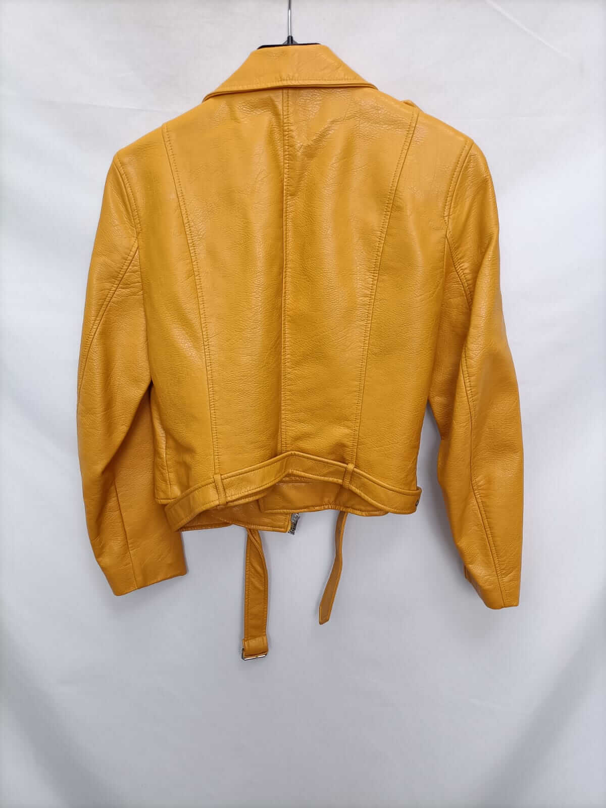 ZARA.Cazadora polipiel amarillo biker T.s