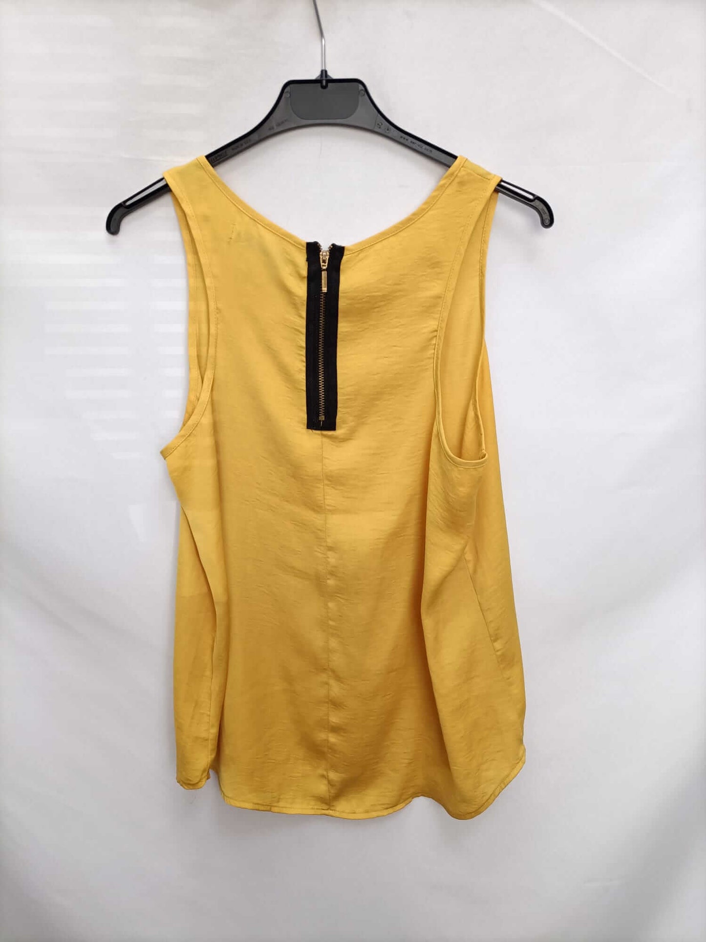 STRADIVARIUS.Top amarillo básico T.m
