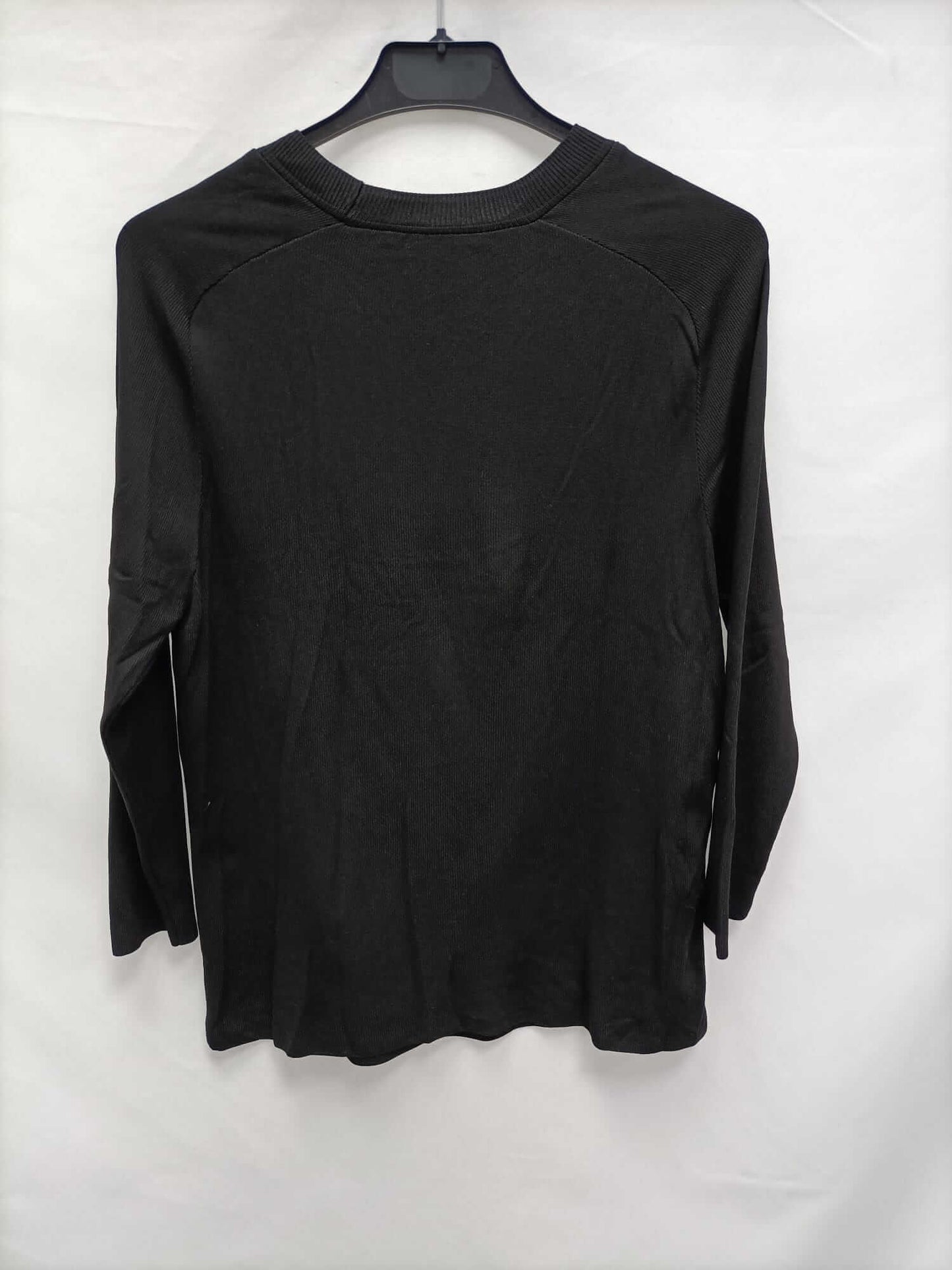 MANGO.Top negro canalé chóquer T.L