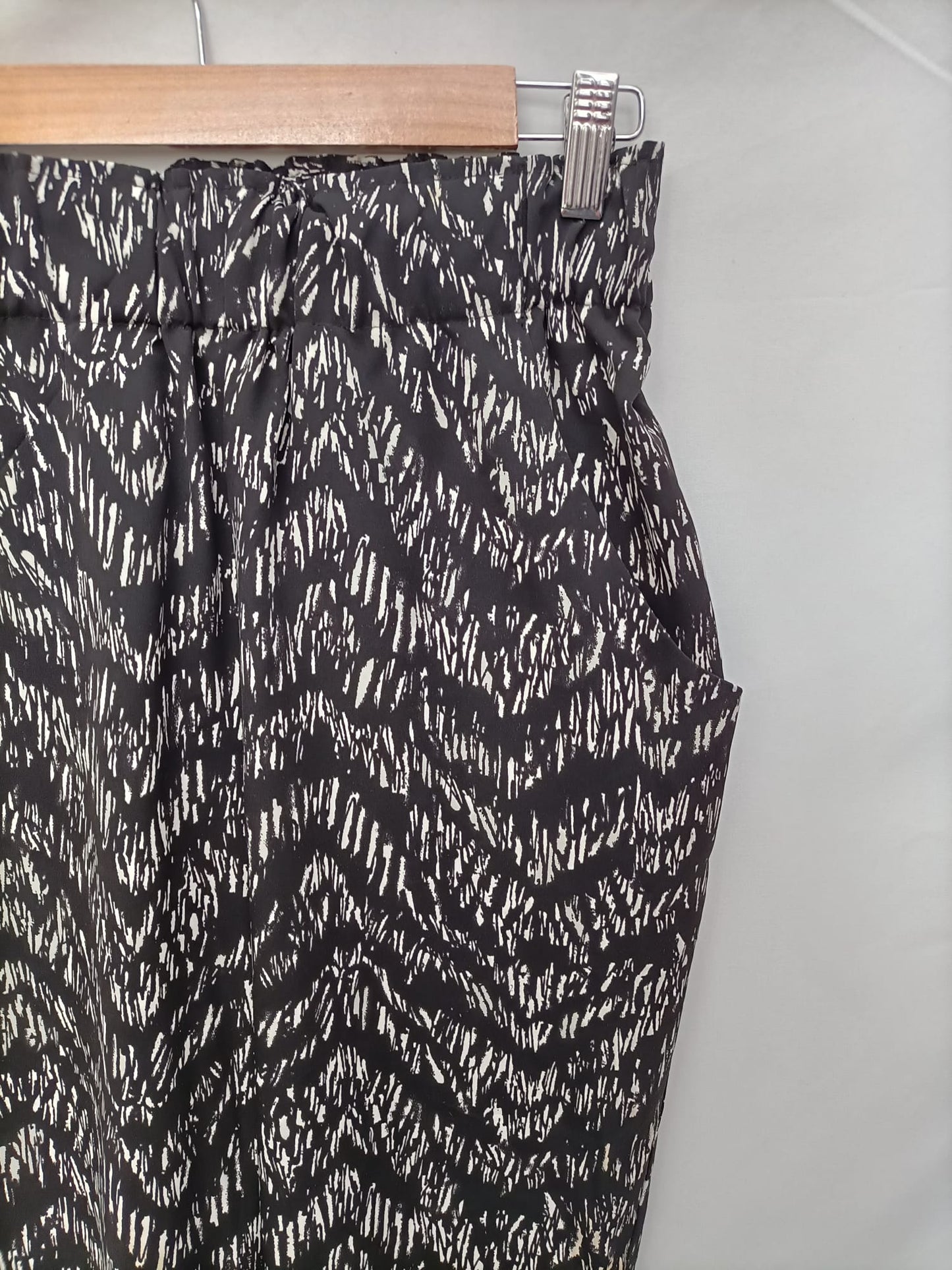H&M. Pantalón estampado fluido T.34