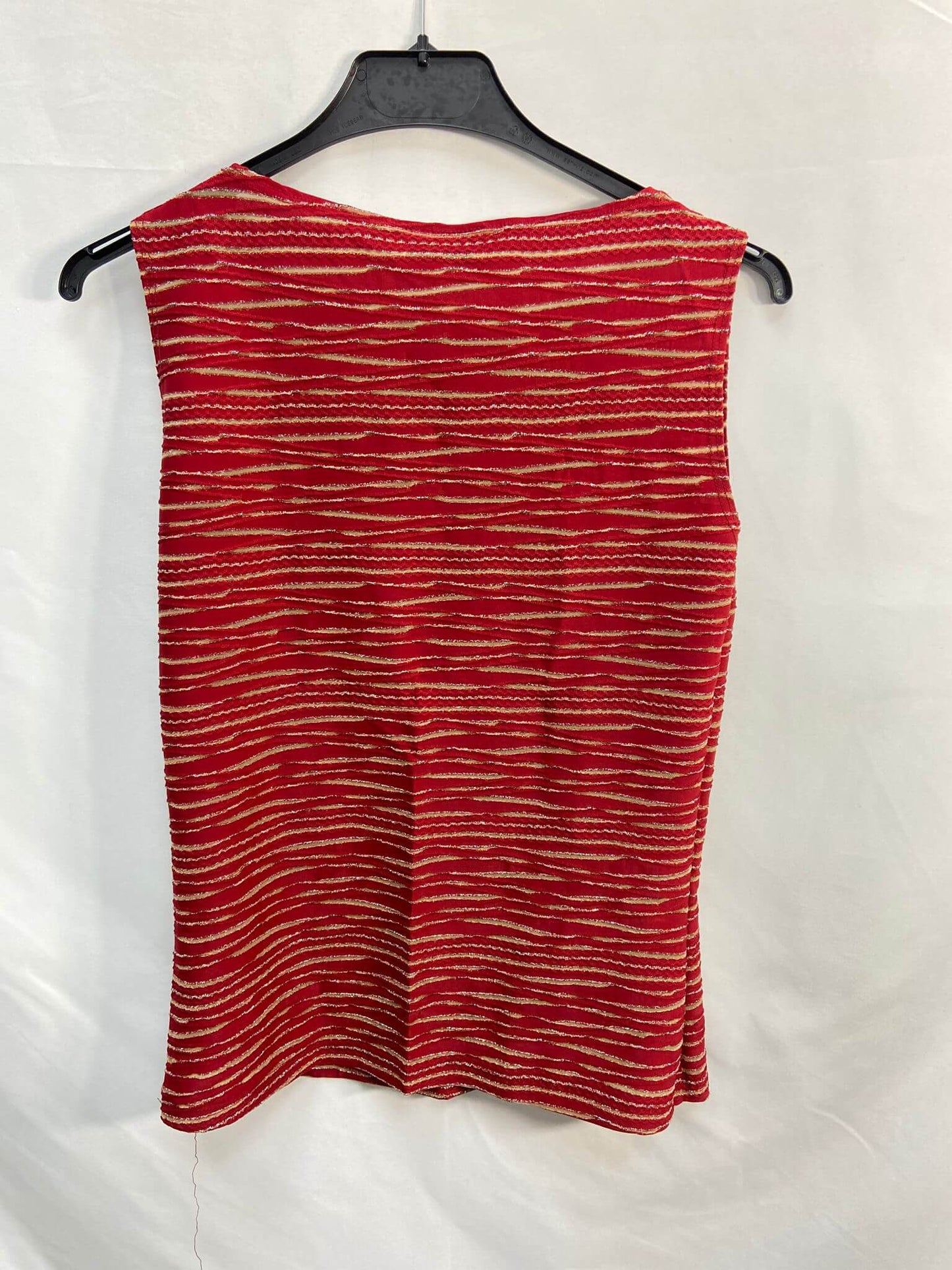 JAIPUR. Camiseta roja y dorada