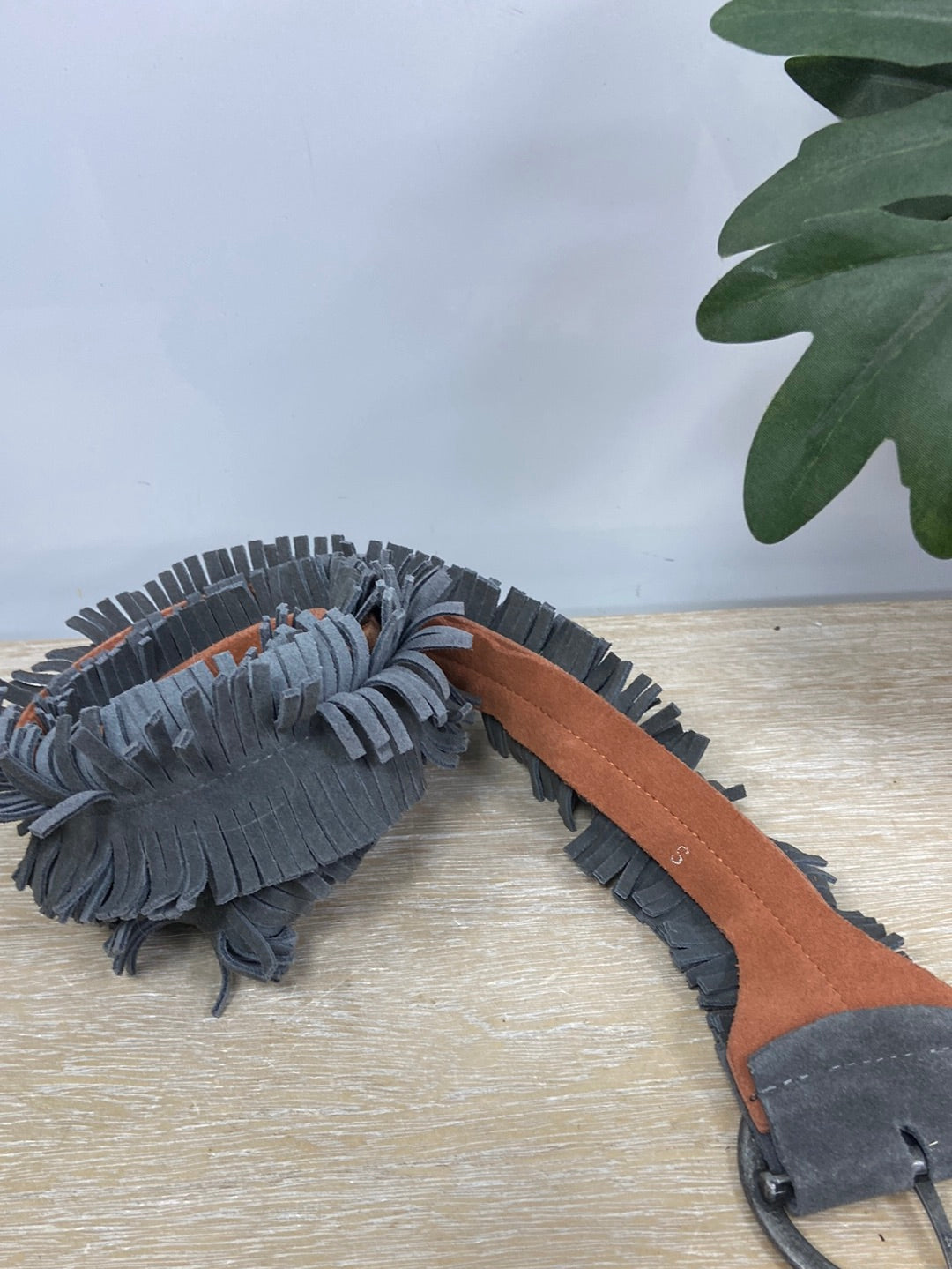 OTRAS.Cinturón gris flecos bicolor T.s