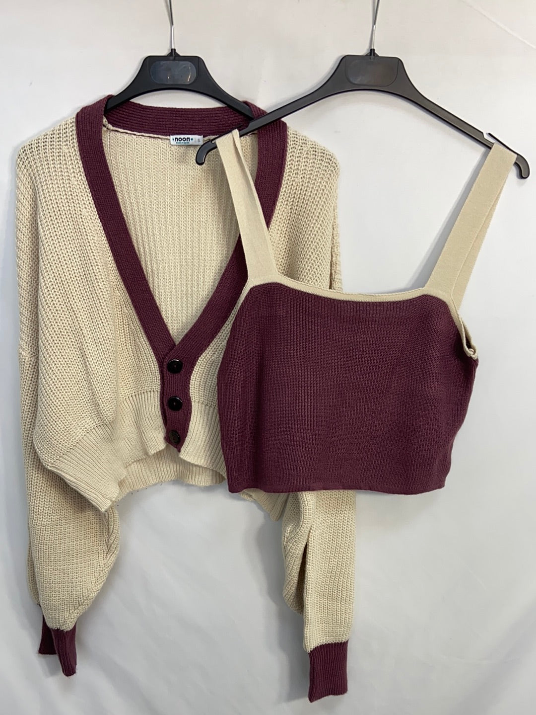 NOON. Beige and burgundy Ts cardigan