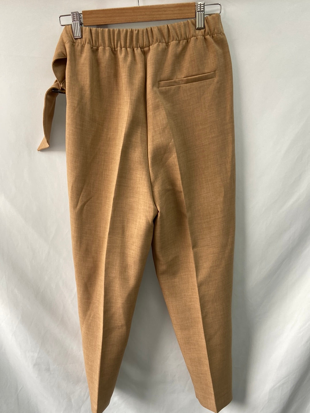 ZARA.Pantalones pinza camel T.XS