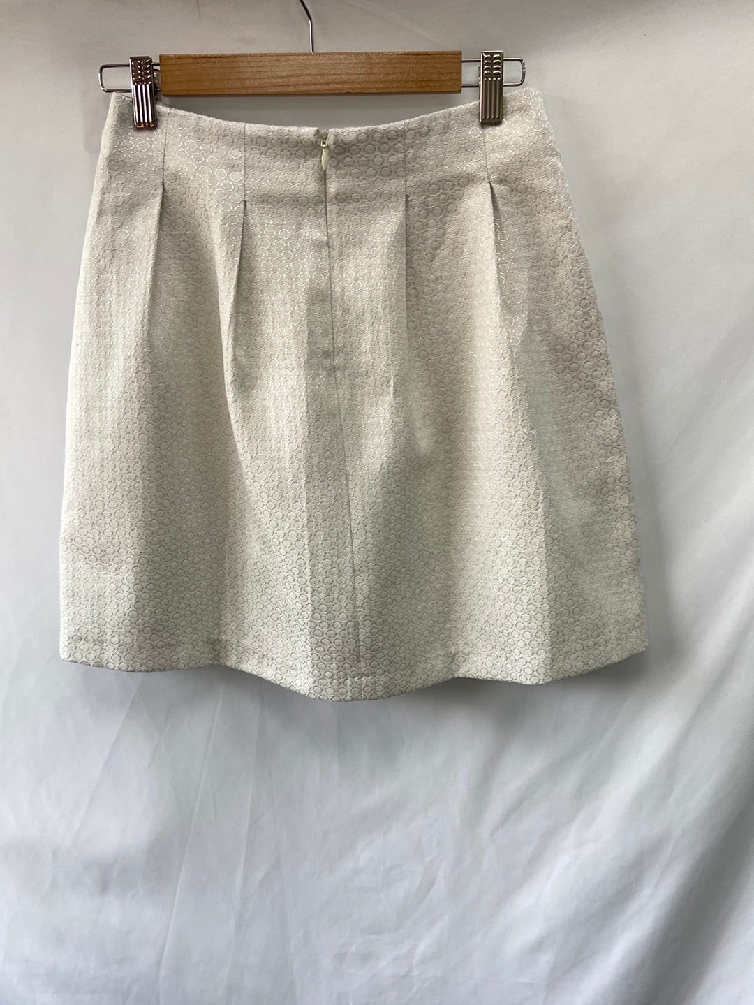 PIMKIE. Short white and silver pleated skirt size 38