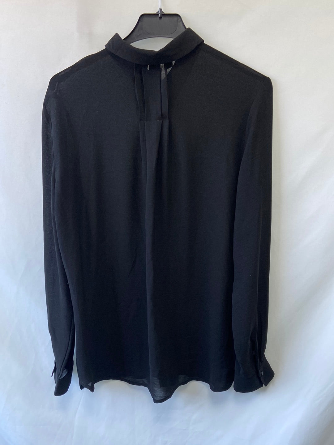 MANGO.Camisa negra T.S