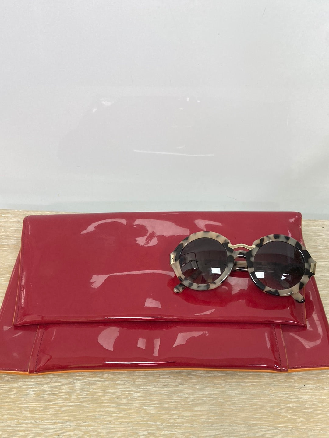 BIMBA Y LOLA.Cartera roja grande de mano