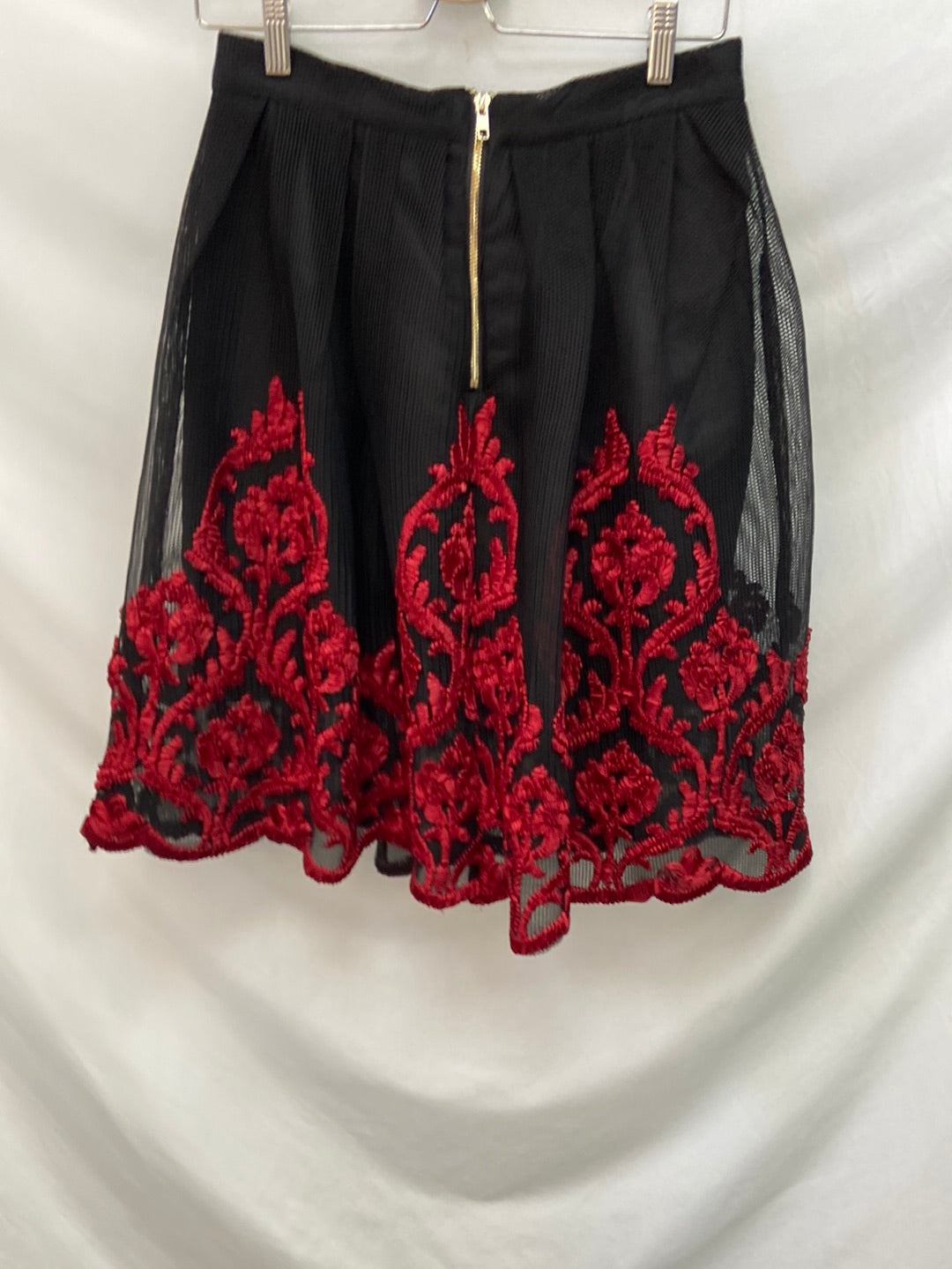 LUCY WANG.Falda midi rejilla T.L