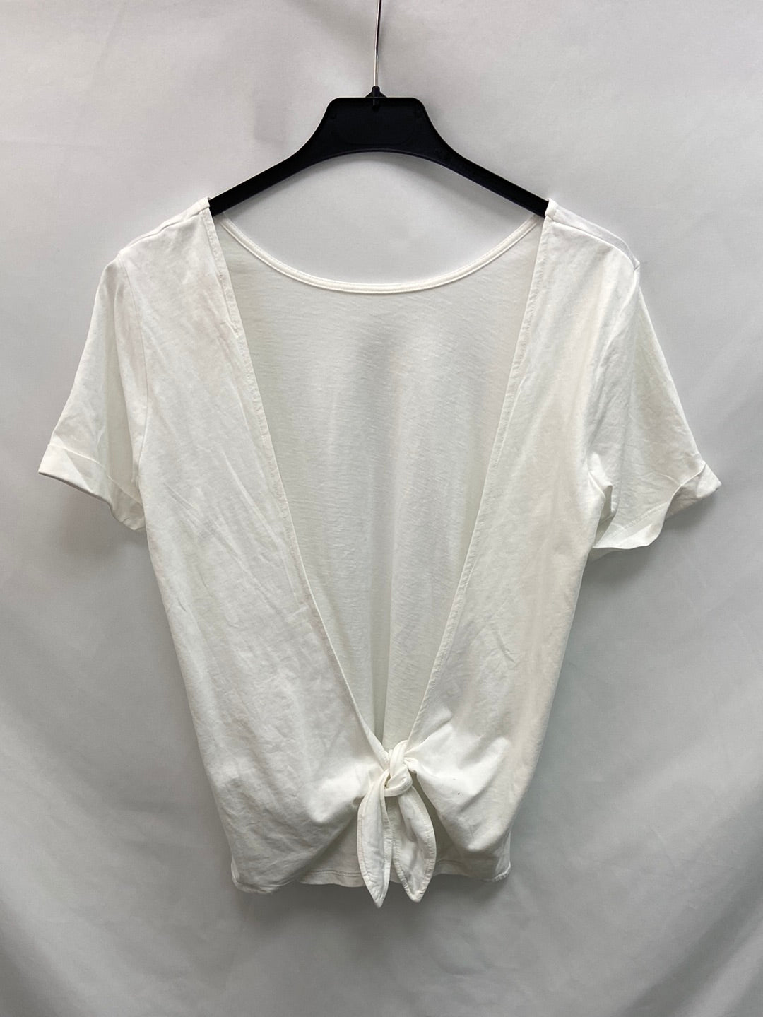 SÉZANE. Open back top Ts