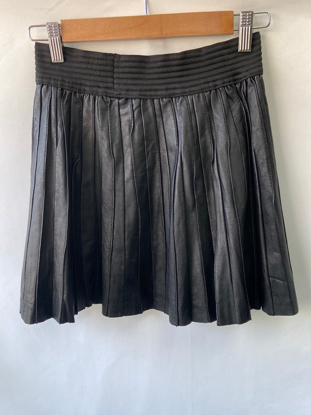 ZARA. Falda plisada polipiel T.s