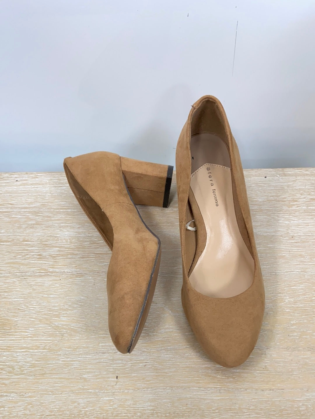 SFERA.Zapato antelina beige tacón T.36