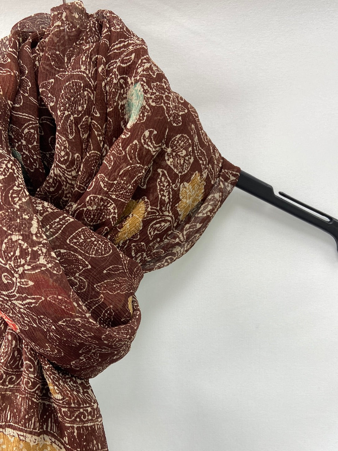 OTHERS. Brown silk scarf