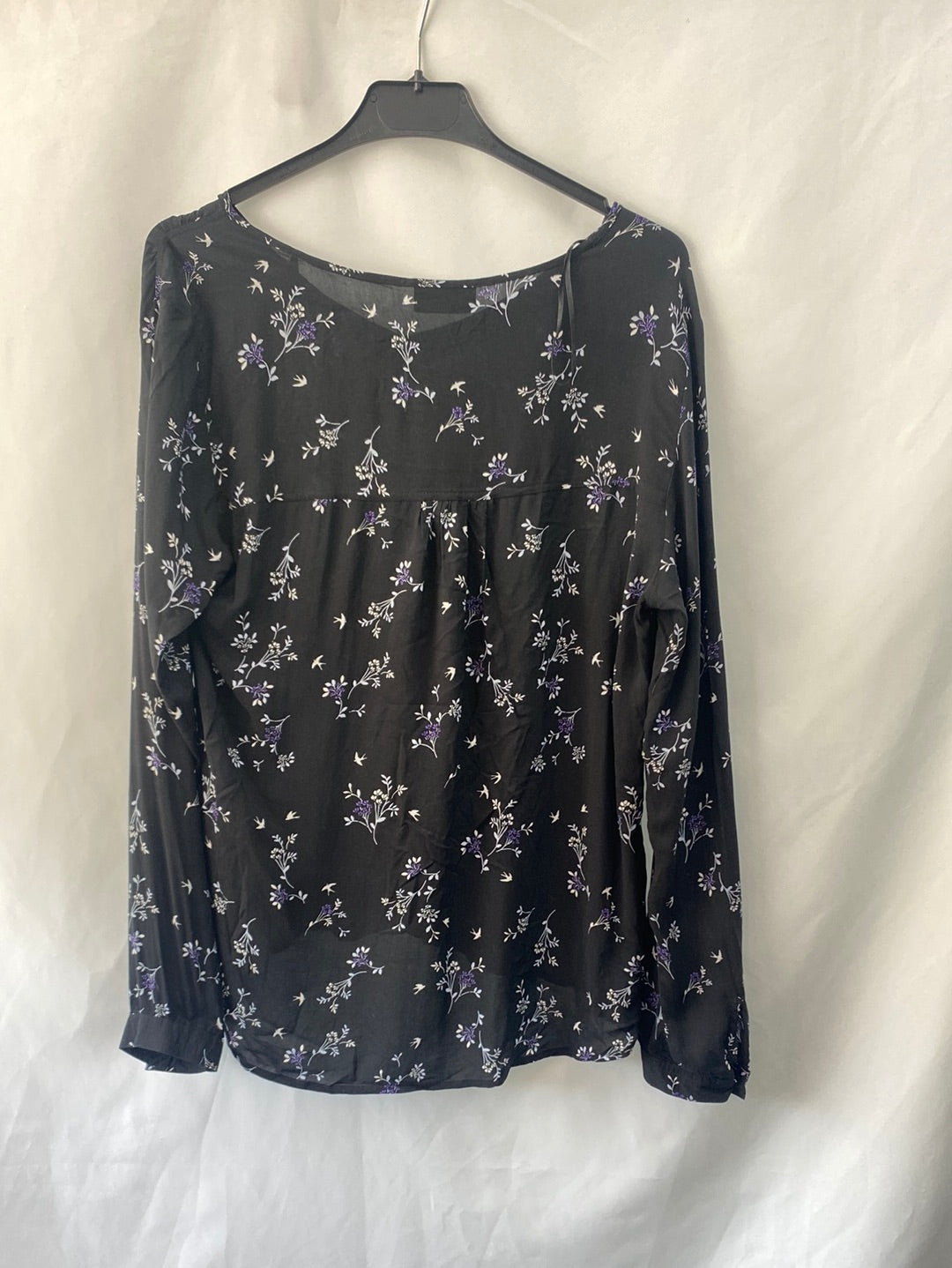 C&A. Blusa flores T.38