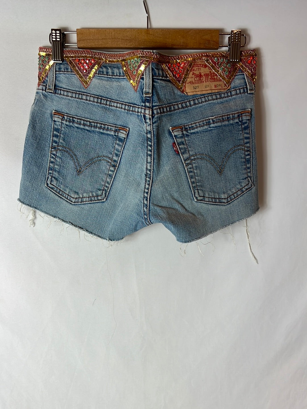 LEVI´S. Shorts vaqueros con abalorios. T.29 (M)