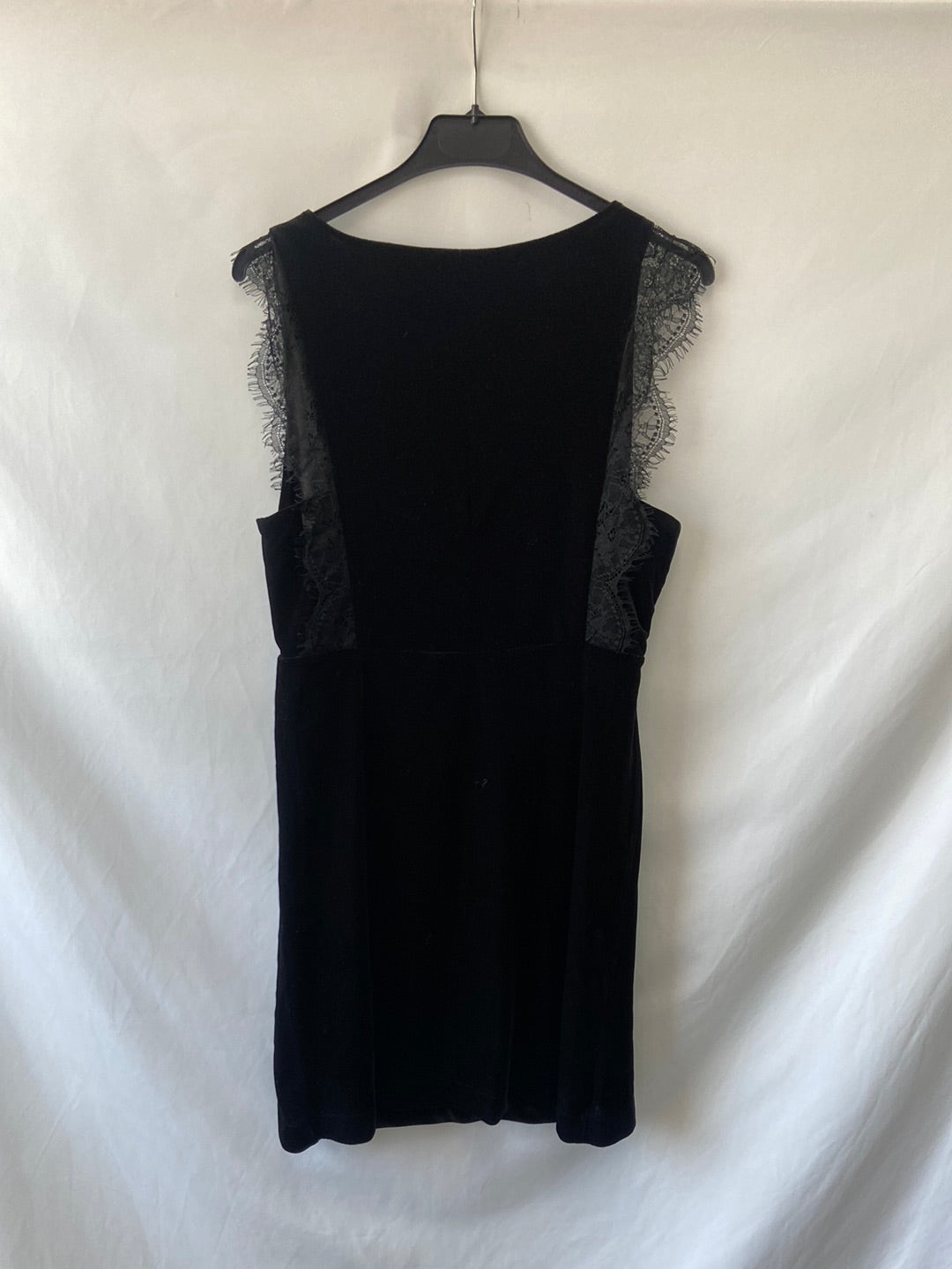 CORTEFIEL. Vestido negro encaje T.m