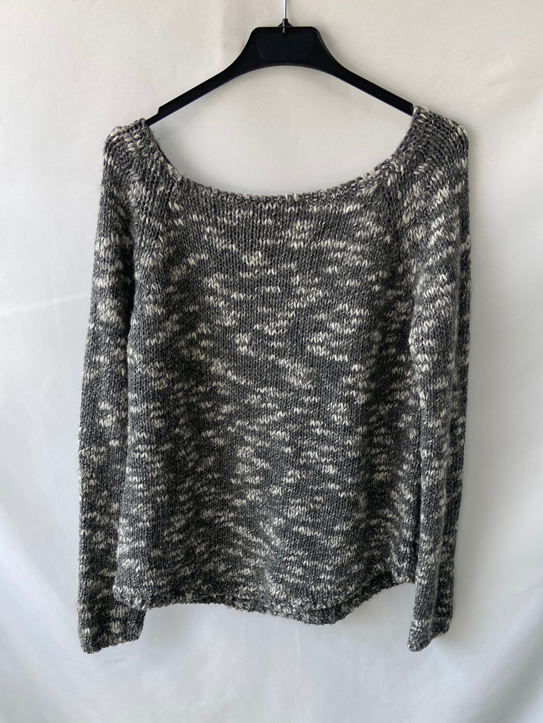 WHITE & ONE. Jersey M-L