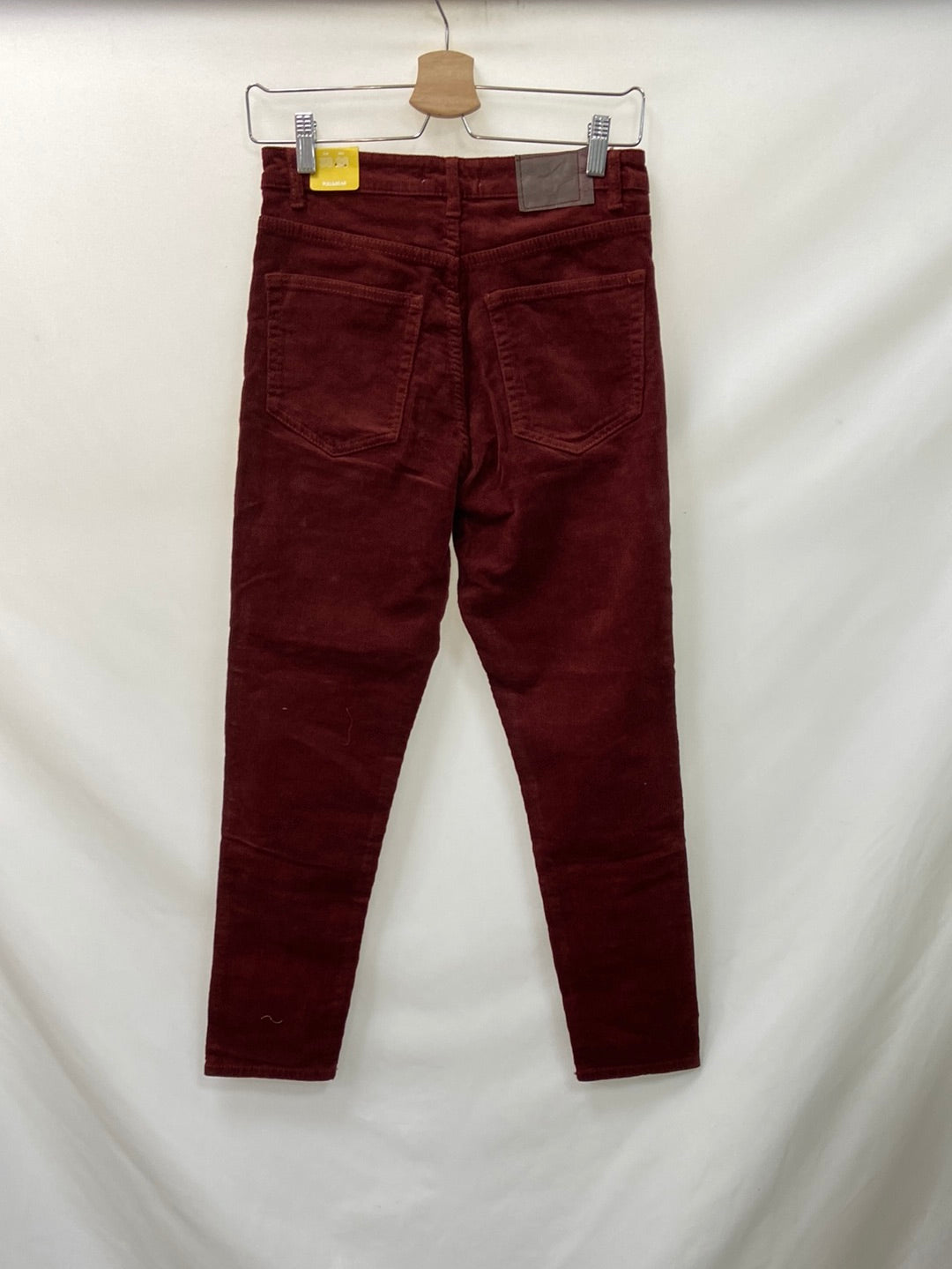 PULL&BEAR.Pantalones burdeos pana T.38