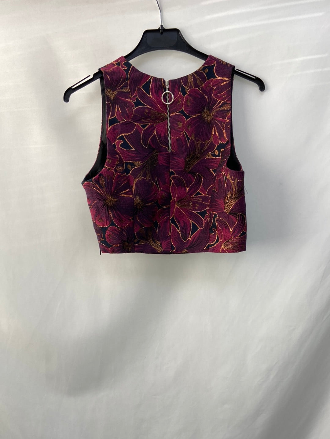 STRADIVARIUS.Top formal flores moradas y doradas T.S