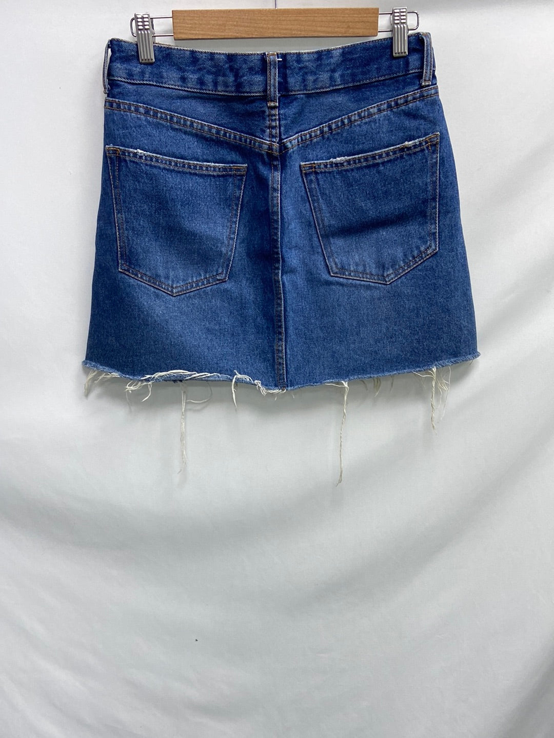 BERSHKA. Falda vaquera deshilachada T. u (36)