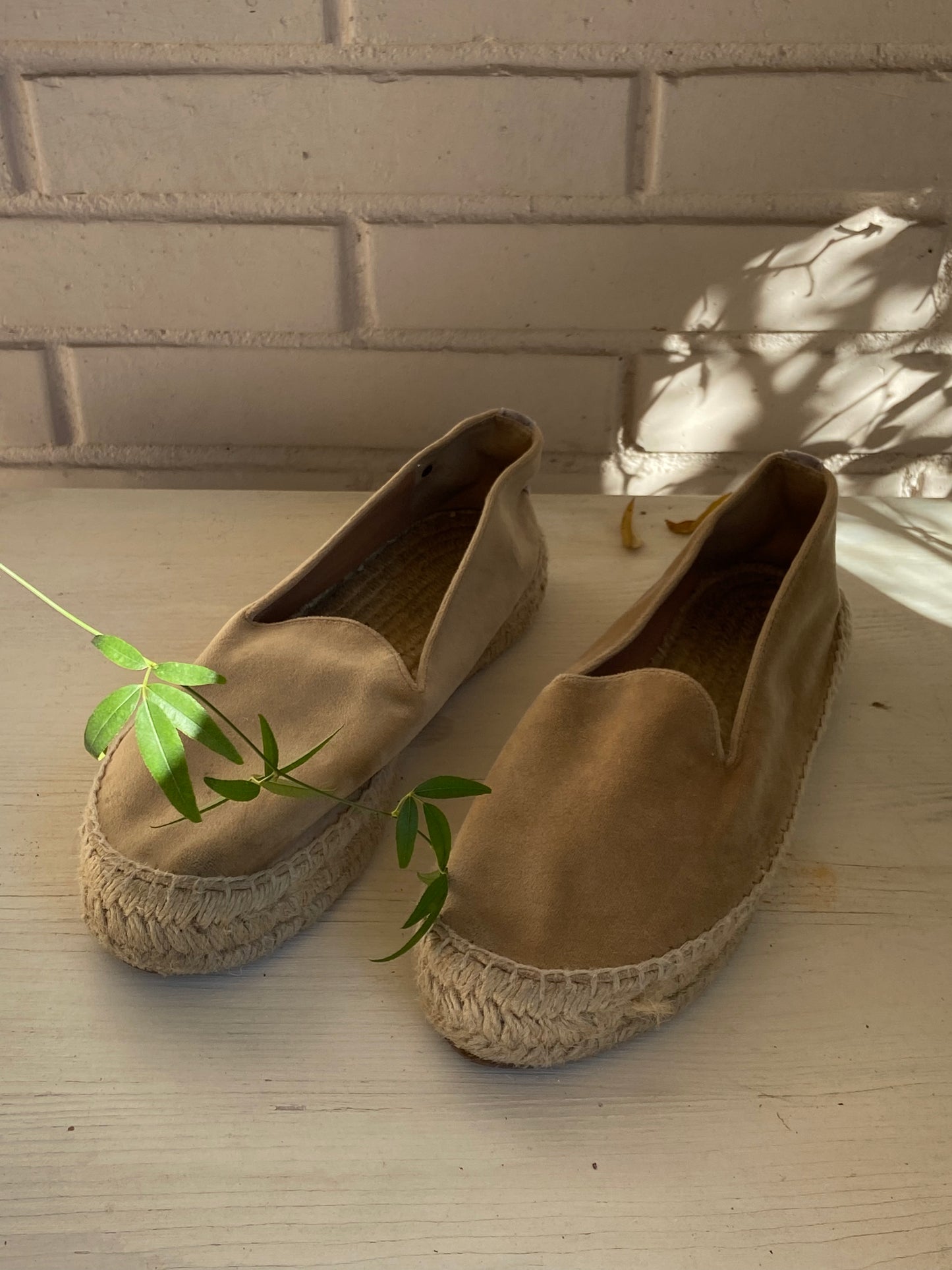 OTRAS. Alpargatas camel T.38