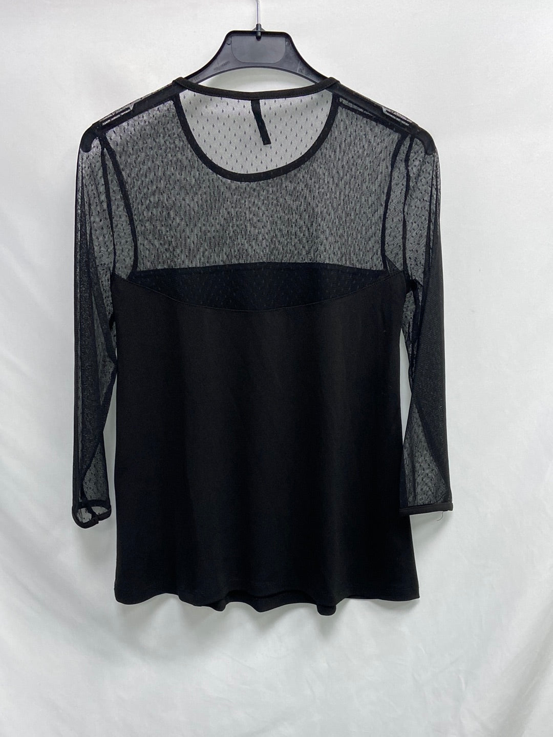 STRADIVARIUS. Camiseta negra plumeti T.s