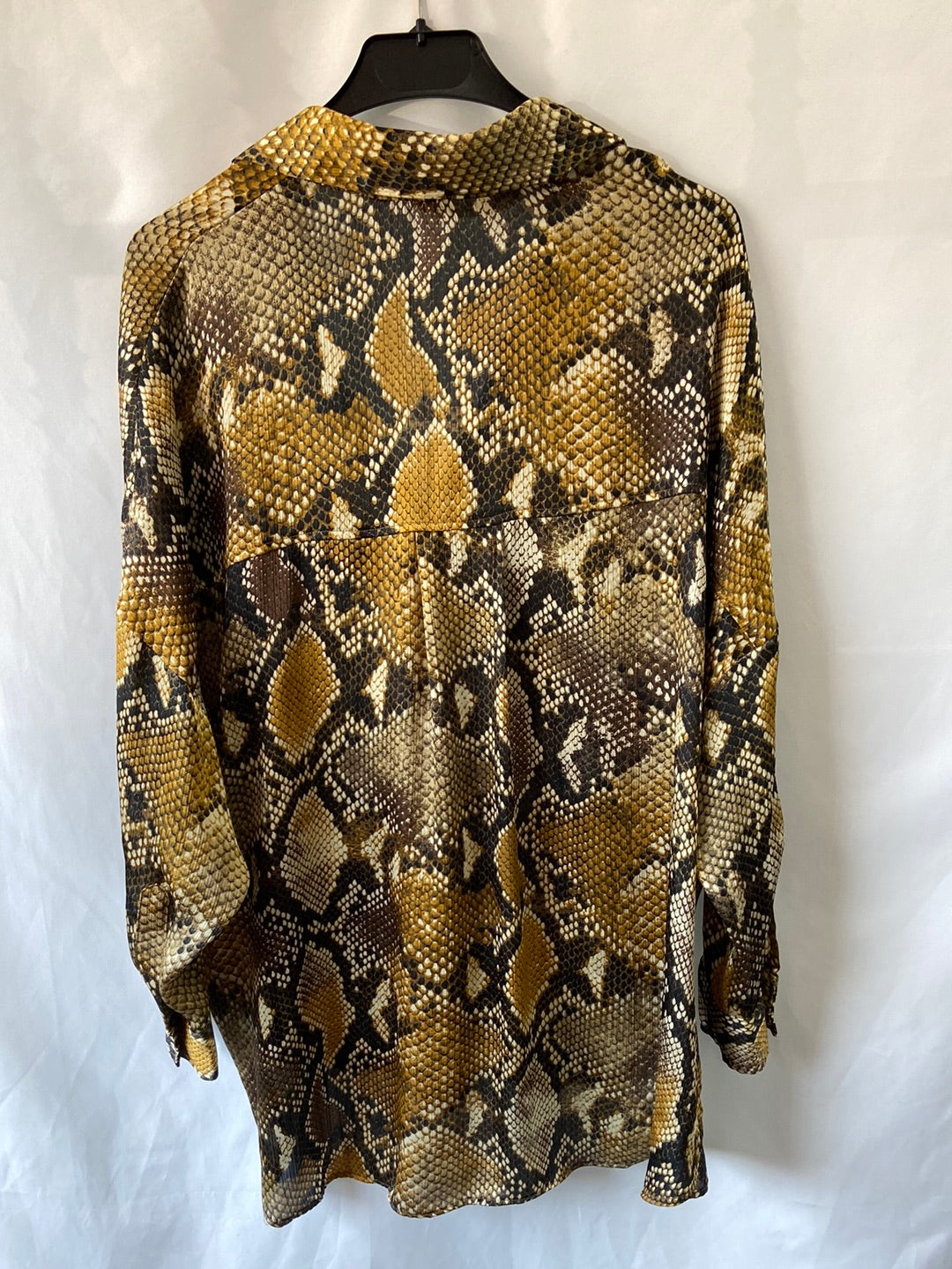 ZARA. Camisa estampado serpiente amarilla T. xs-s