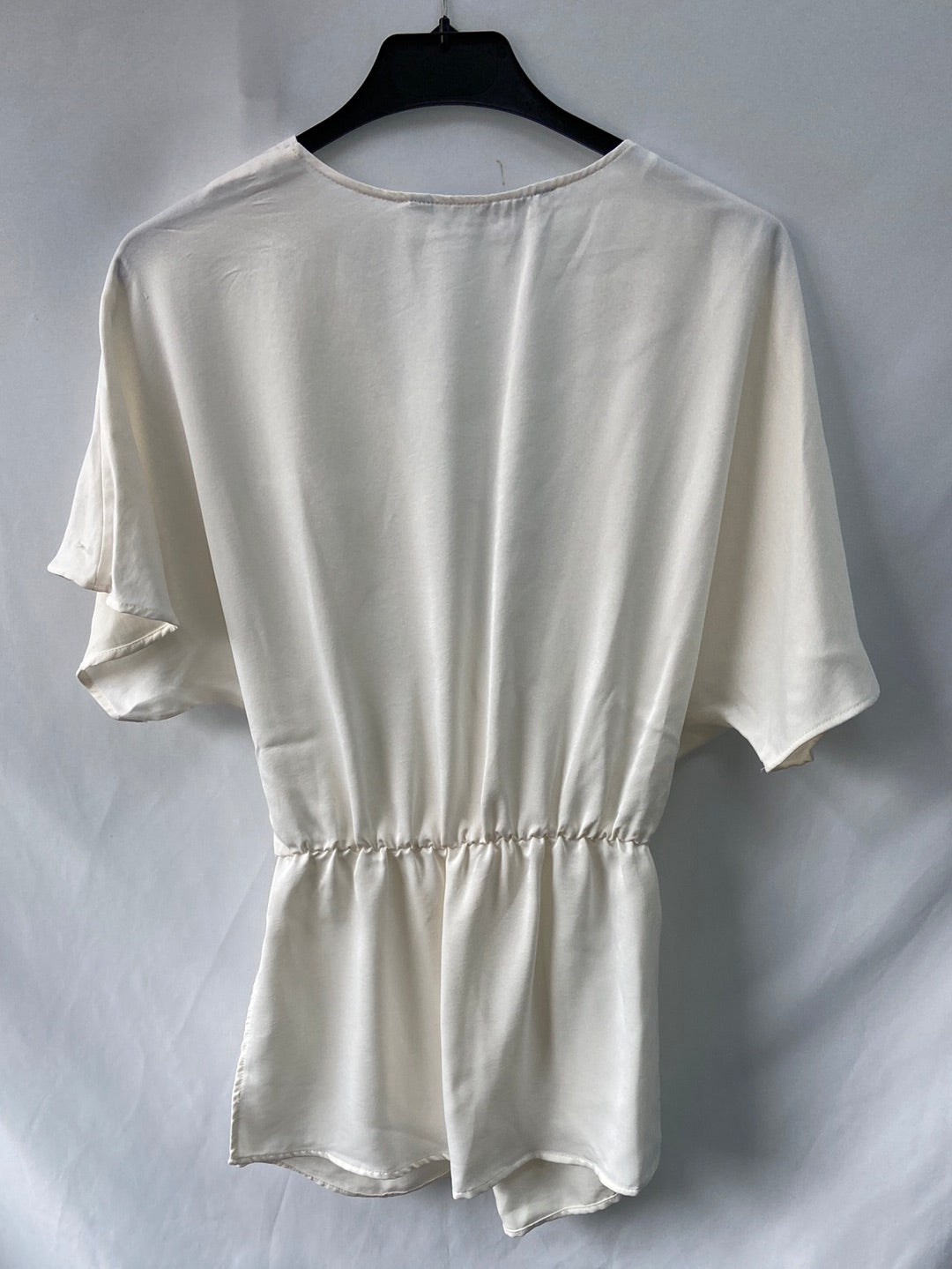 ZARA.Blusa/top blanco arreglado T.XS (Tara)