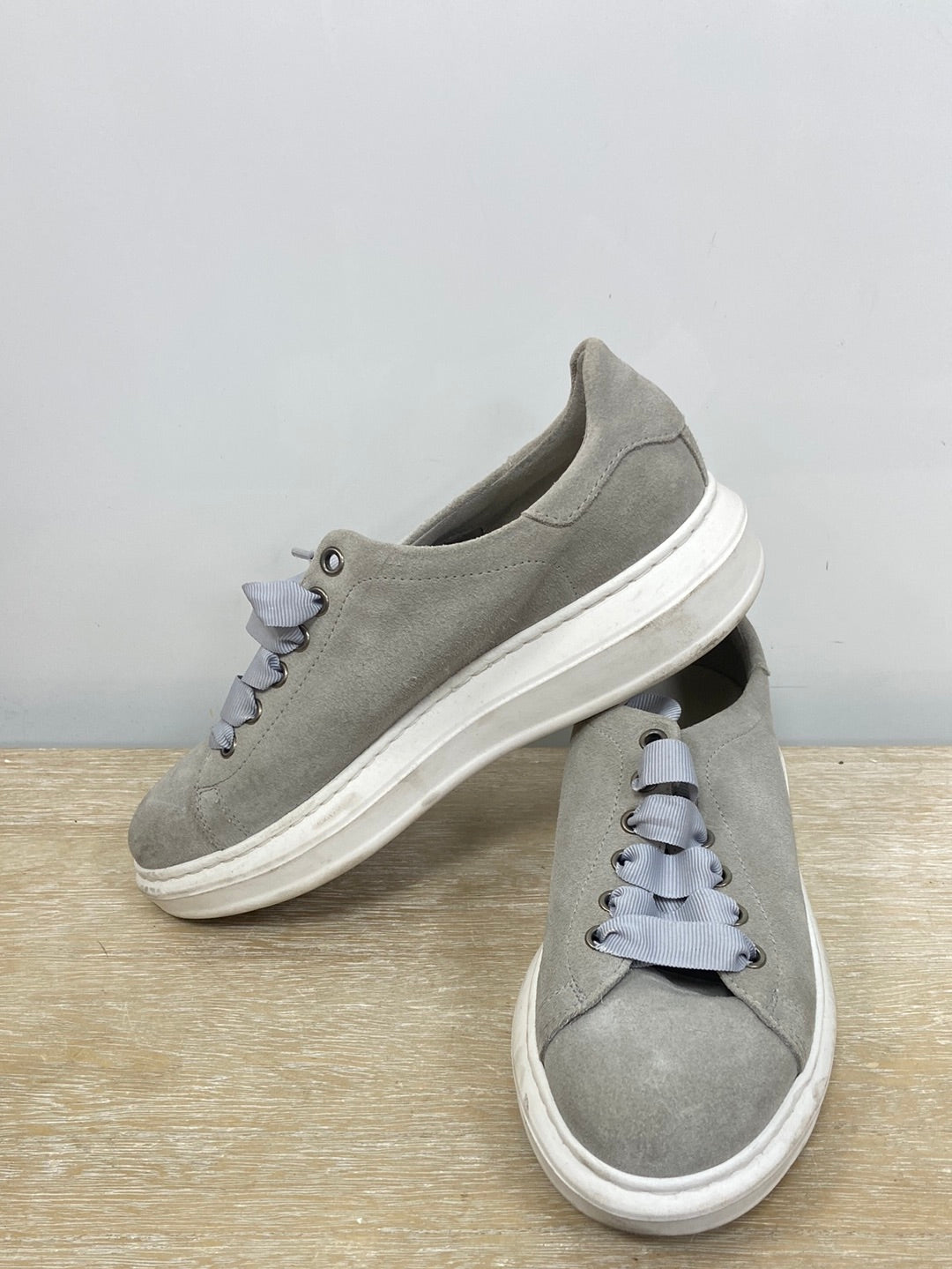 MIBOHEME.Zapatillas ante grises T.38 (Tara)