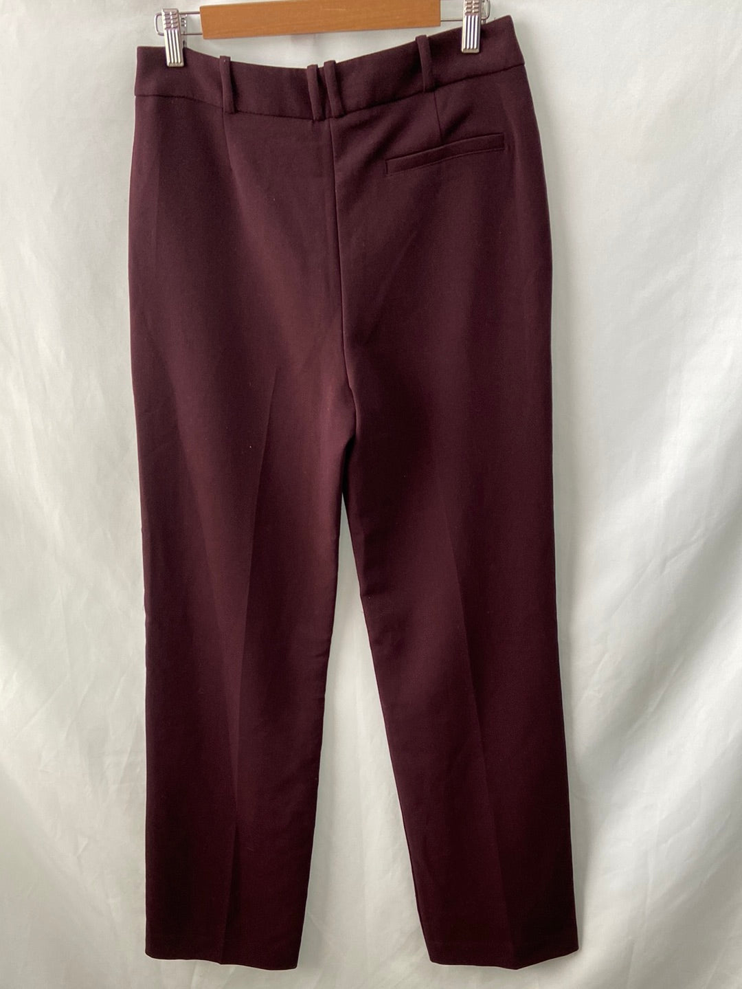 MANGO. Pantalón burdeos palazzo T.38