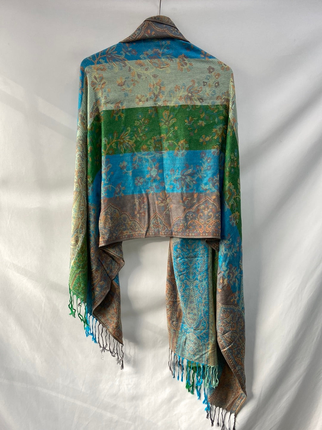 OTRAS. Pasmina tonos verdes y azules