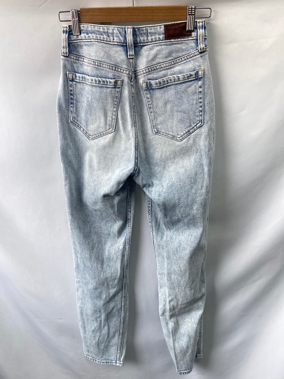 MarketHOLLISTER.Vaqueros claritos T.34