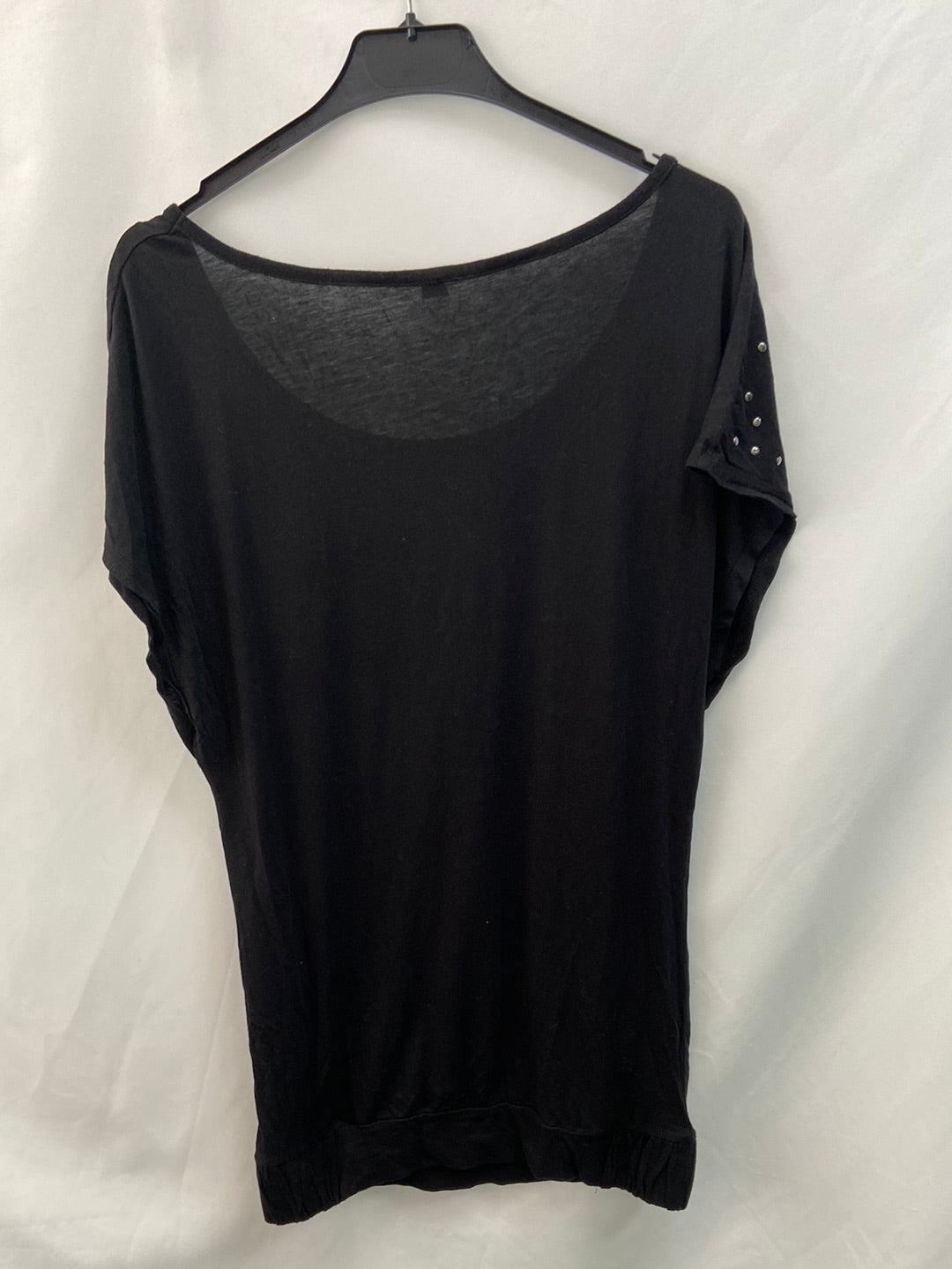 OTRAS. Top negro tachuelas T.m