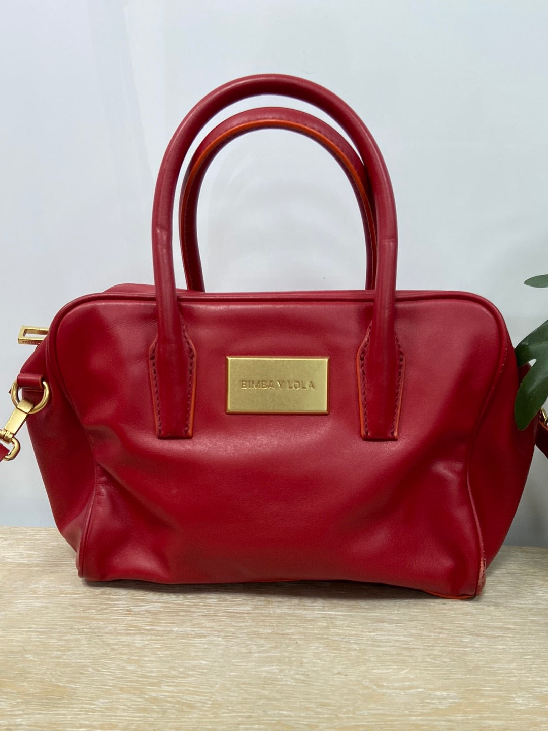 BIMBA Y LOLA. Bolso rojo de piel