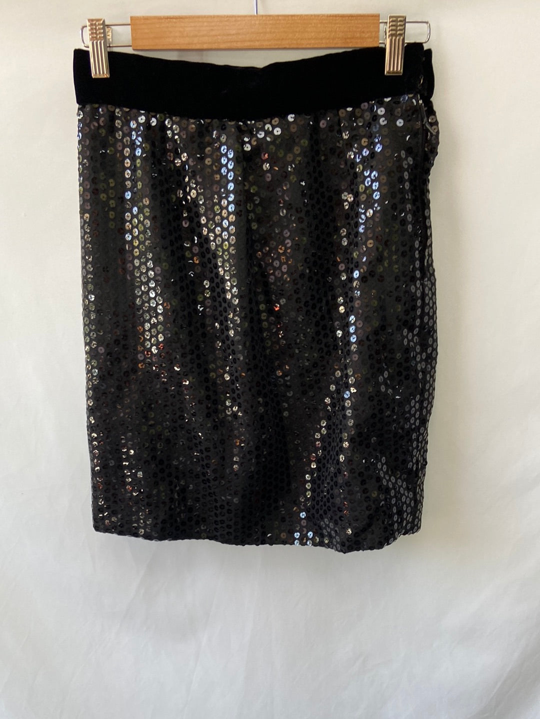 OTRAS. Falda negra lentejuelas T.34