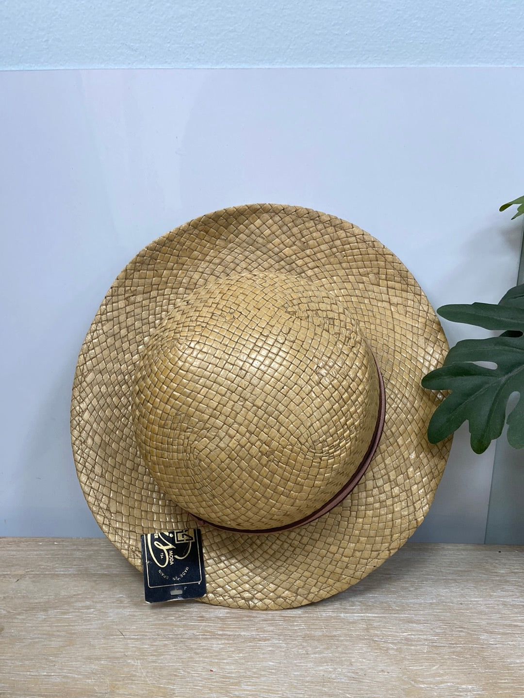 CRIS PEDREGUER.Straw hat