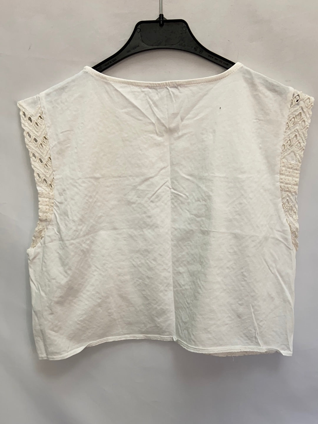 ZARA.Off-white die-cut top with TL lining