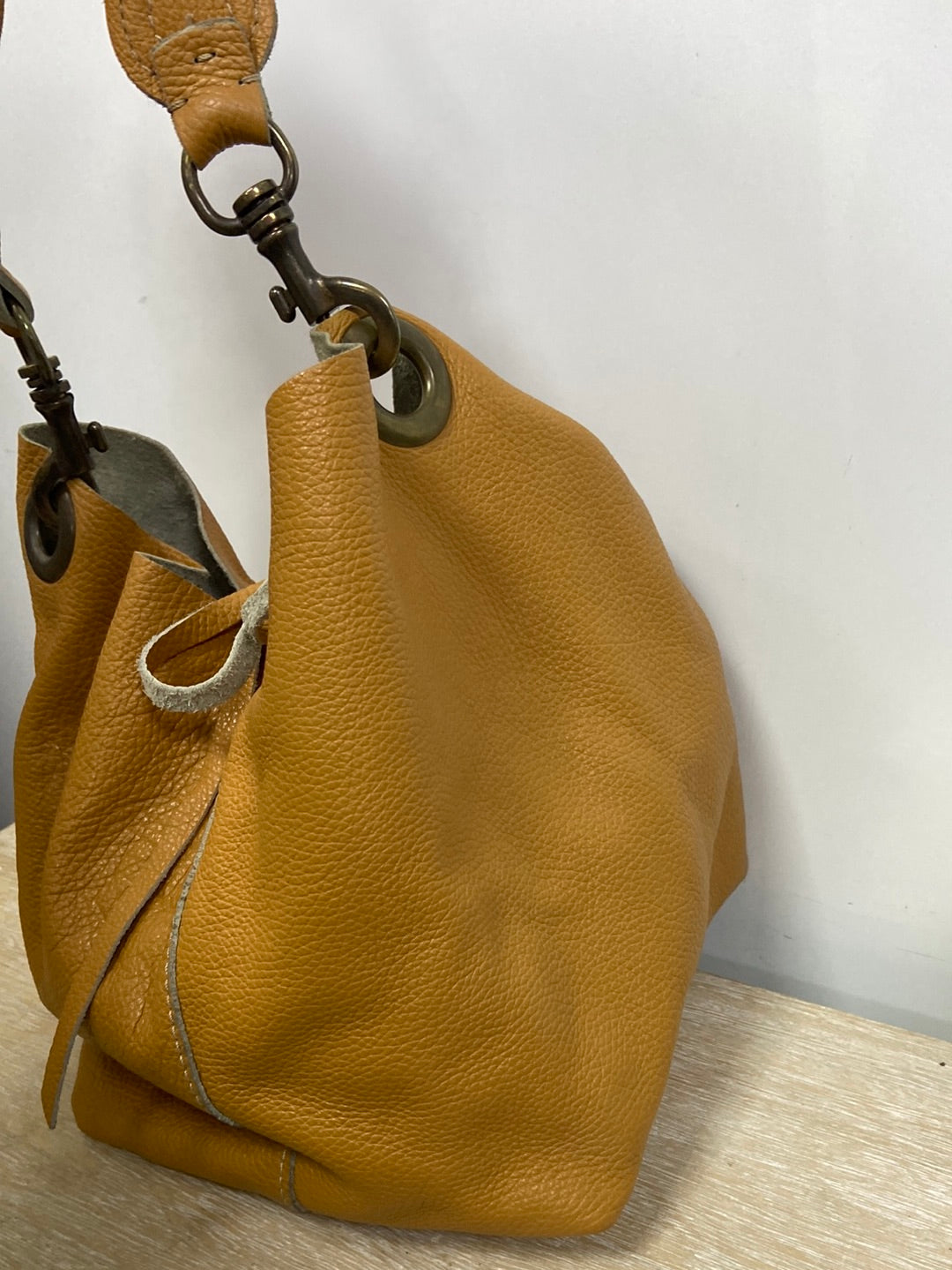 OTRAS.Bolso piel tipo saco