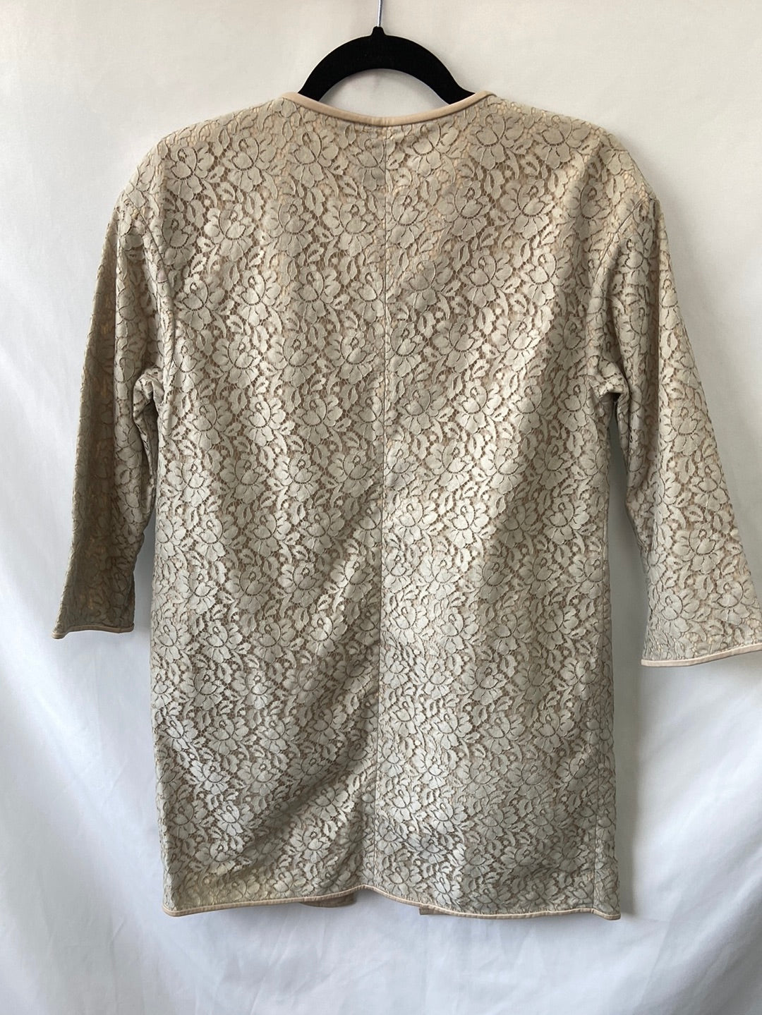 MASSIMO DUTTI. Beige lace coat S.36