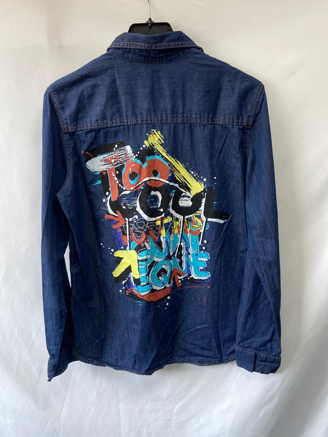 ZARA. Camisa denim dibujo T.m