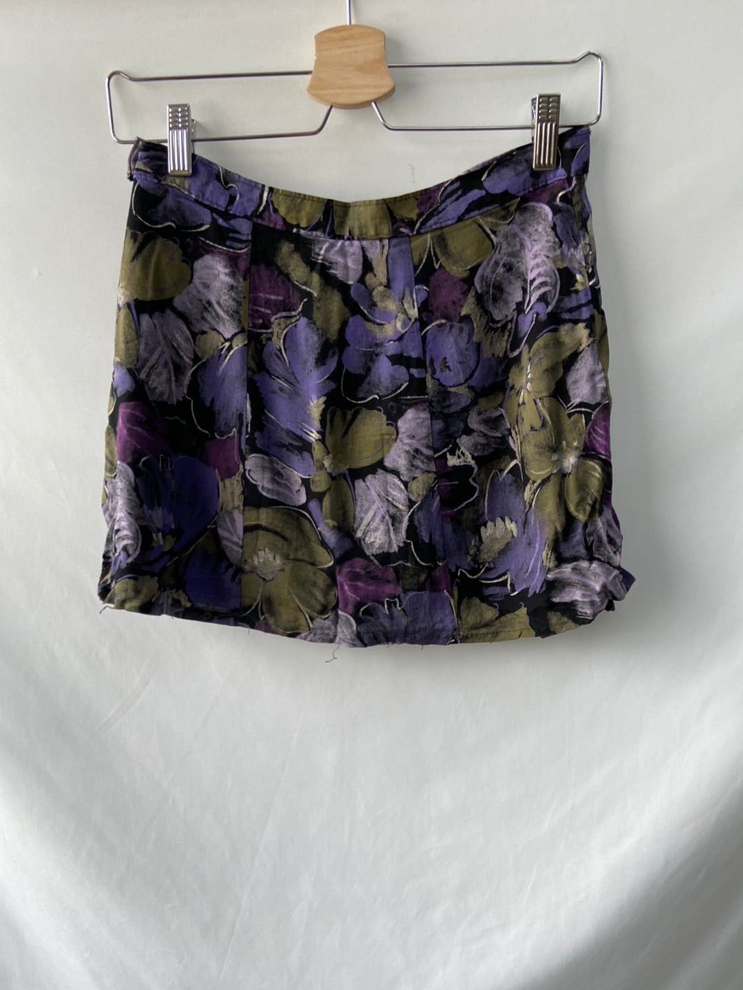 OTRAS.Falda corta tonos morados T.s