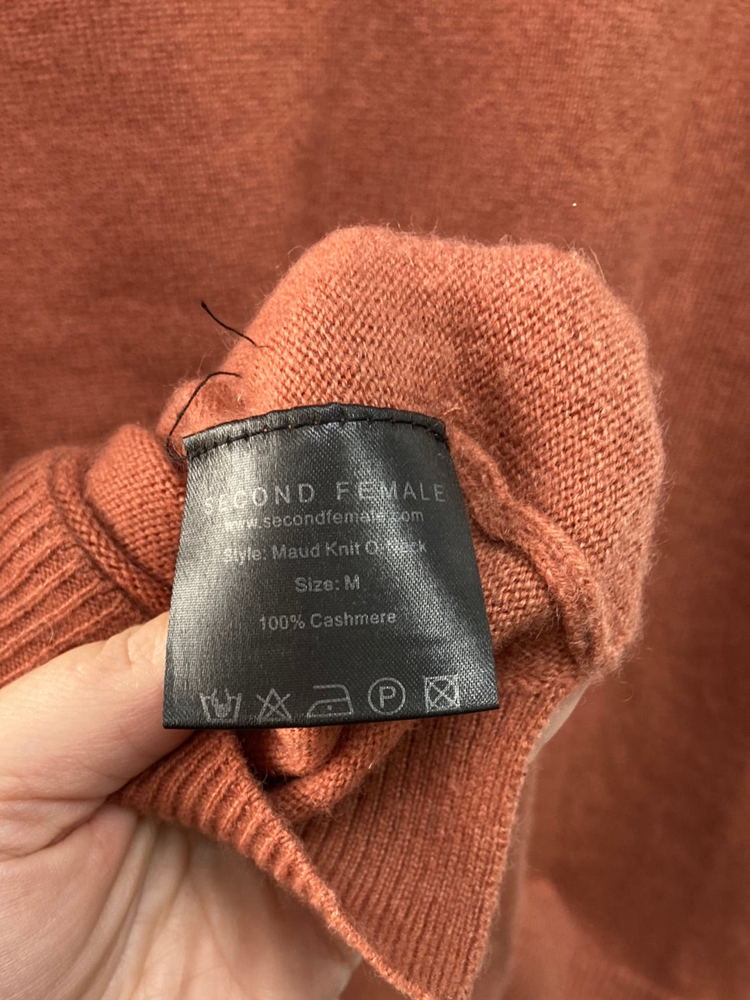 SECOND FEMALE.Tm cashemere sweater (tara)