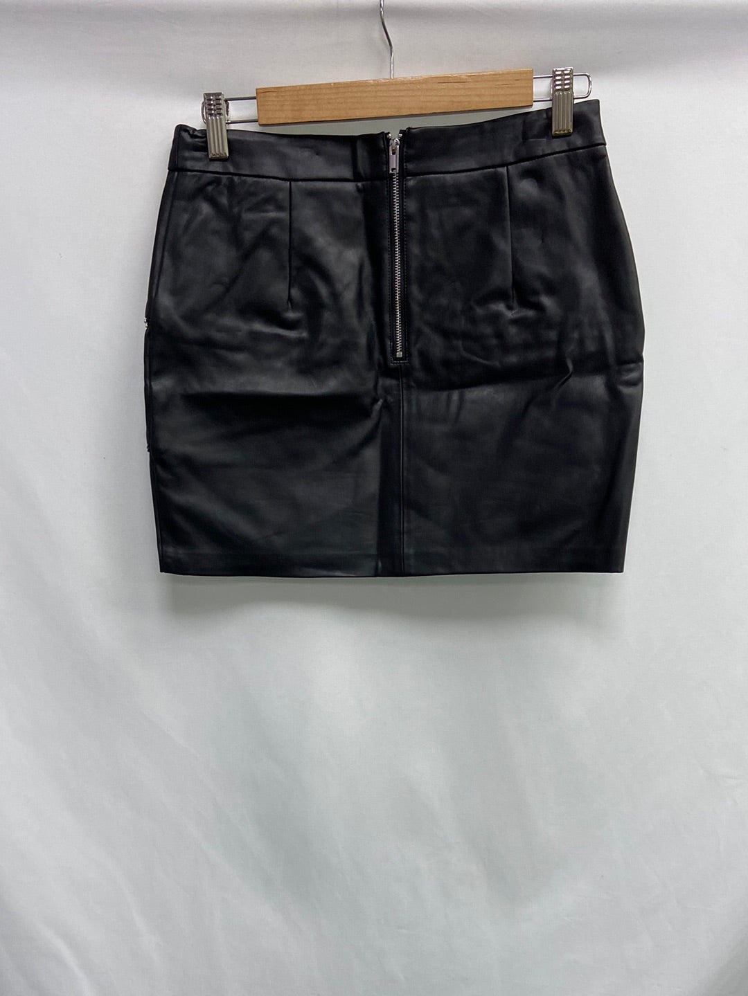 ZARA. Black skirt with Ts zippers