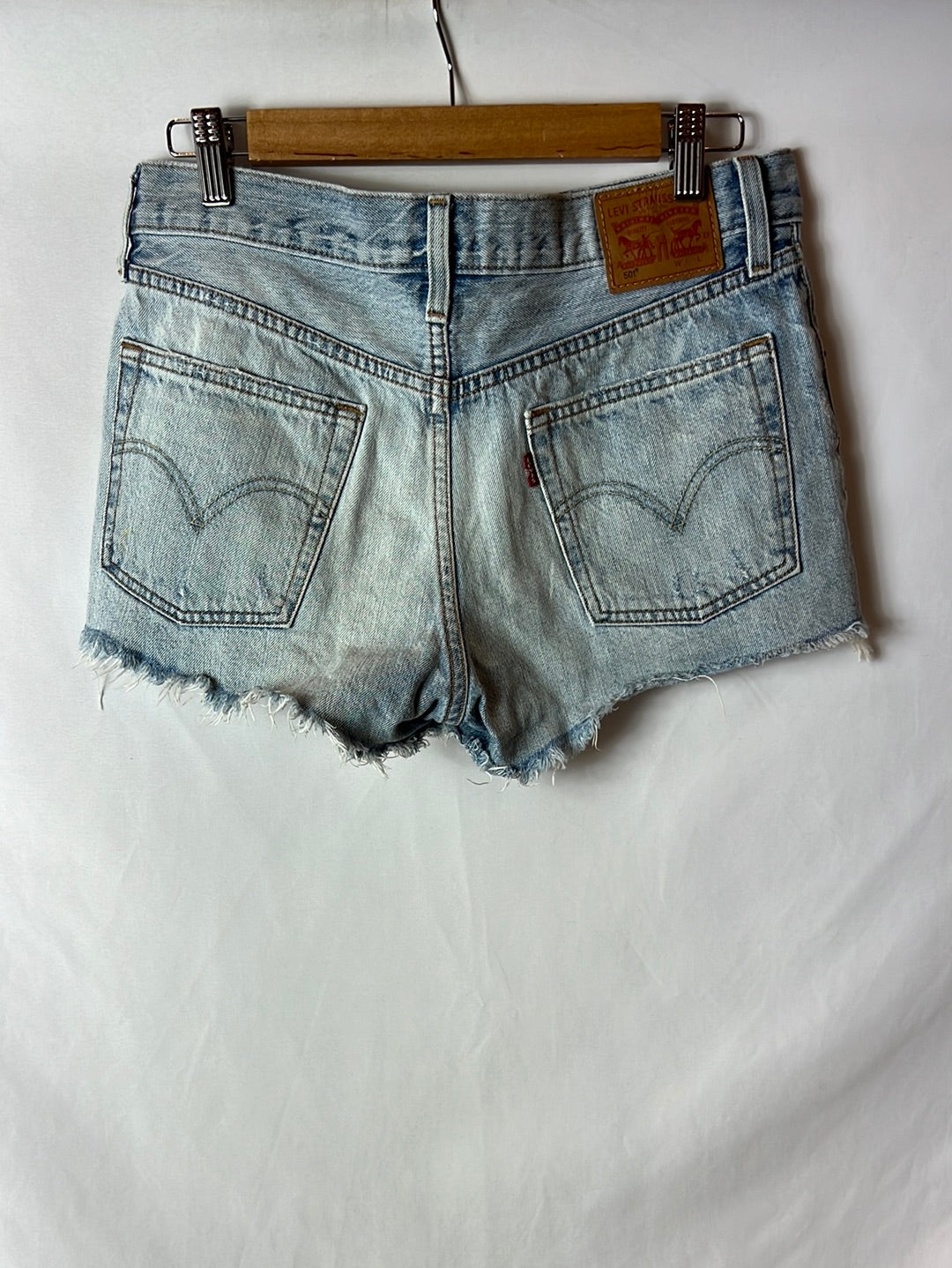LEVI'S. Shorts efecto desgastado T.28(38)